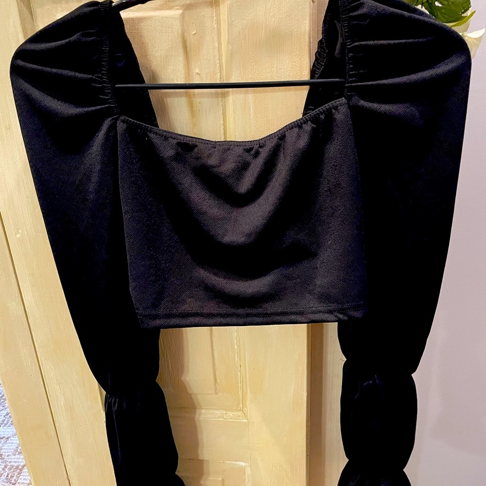 PrettyLittleThing Long-sleeve Cropped Blouse - Black, UK Size 10 (US SIZE 8)